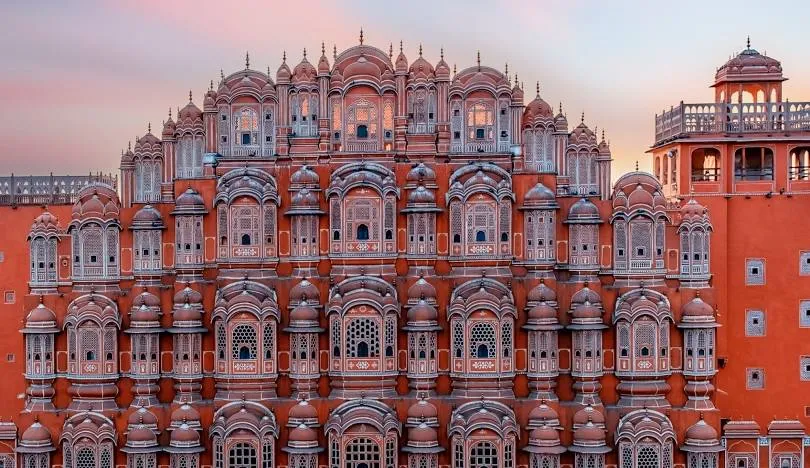 Bên ngoài cung điện Hawa Mahal