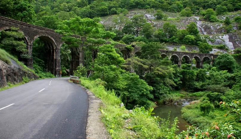 Cầu Aryankavu ở Thenmala