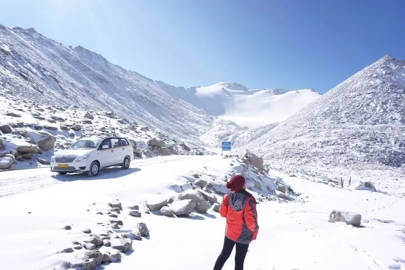 Cảnh tuyết trắng Ladakh vào mùa đông