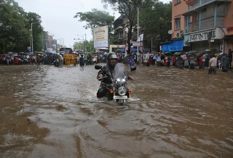 Mumnbai chìm trong biển nước vào mùa mưa